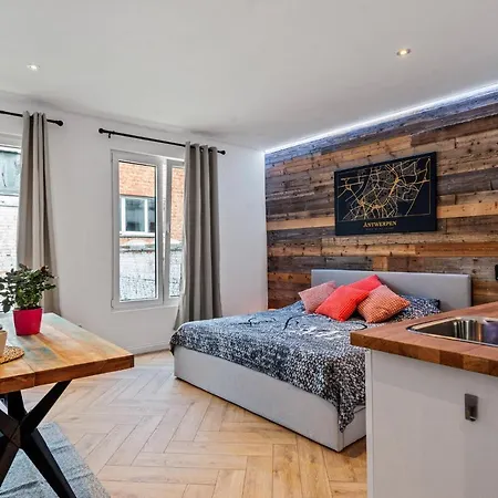 Center In Quiet Street & Airco Appartamento