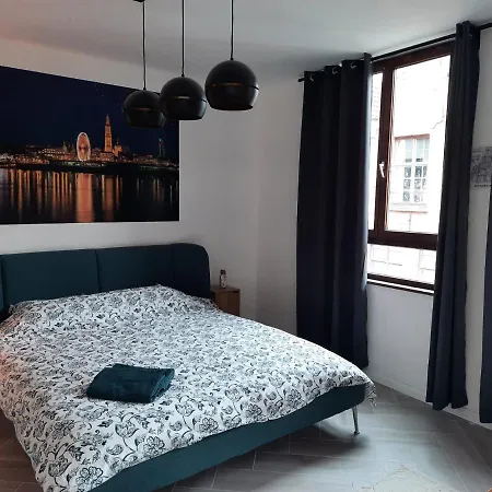 Center In Quiet Street & Airco Appartamento Anversa