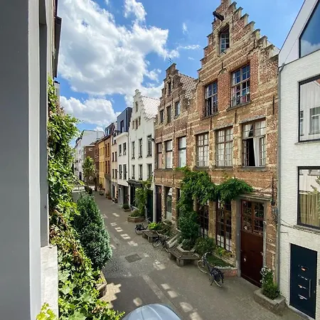 Apartmán Center In Quiet Street & Airco *