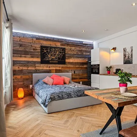 Center In Quiet Street & Airco Apartmán *